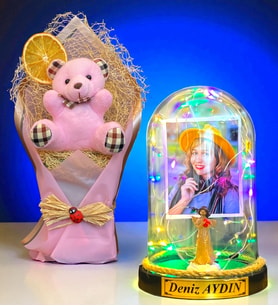 Kişiye Özel İsimli Fotoğraflı Renkli Led Işıklı Fanus ve Pembe Peluş Ayıcık Buketi (Model 5)