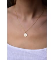 925 Ayar Gümüş Gold Kaplama 0,01 Karat Pırlanta Beyaz Mineli Gerbera Çiçeği Kolye
