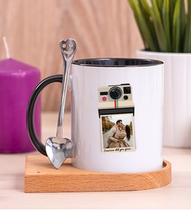 Kişye Özel Polaroid Tasarım Fotoğraflı Ahşap Altlıklı Siyah Kupa Bardak