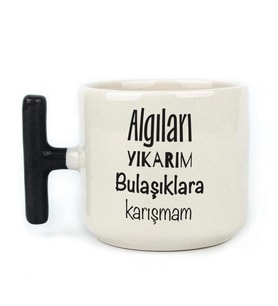 Algıları Yıkarım Bulaşıklara Karışmam Baskılı Siyah Kulplu T Kupa