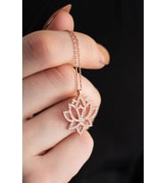 925 Ayar Gümüş Zirkon Taşlı Rose Kaplama Lotus Çiçeği Tasarım Kolye