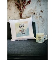 Kokoş Kadın Kupa Bardak ve Yastık Set (Beyaz)