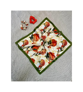 Kadın Dijital Baskılı Nar Fular & Simit Toka Seti – 1 Fular (48×48 cm) + 2 Simit Toka