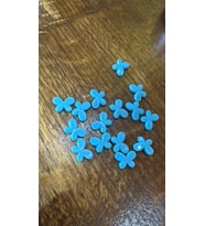 15 ADET KELEBEK PLASTİK DELİKLİ TAKI BONCUĞU 1X1 CM