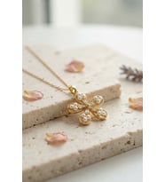 Northcity 316L Çelik Zincir Gold Renk Çiçek Model Kadın Kolye