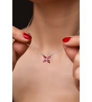 925 Ayar Gümüş Rodyum Kaplama Fuşya Zirkon Taşlı Plumeria Kolye