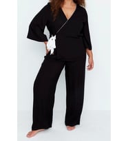 Tarz Rahat Büyük Beden Uzun Kollu Geniş Paça Yaka Bağlamalı Dokuma Pijama Takımı (Siyah)