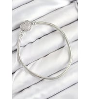 Pirinç Charm Zirkon Taşlı Kalp Model Gümüş Renk Kadın Bileklik - TJ-BB7803