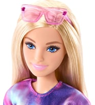 Barbie 'Malibu' Bebek Çıkarılabilir Klasik Elbisesi Ve Güneş Gözlüğü Gibi Aksesuarlarıyla Barbie Mys (Çok Renkli)