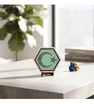 Hilal ve Yıldız Kaligrafik Hat Yazılı Modern Masaüstü Dekoratif Parça, Ev ve Ofis Dekorasyonu İçin Zarif Tasarım 10x10 cm