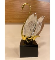 DEKORATİF KRİSTAL VE PİRİNÇ ALTIN ORTABOY KUĞU BOY 22 CM