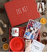 Kişiye Özel Karikatürlü Cute But Virgo Başak Burcu Hediye Kutusu - Kişiye Özel Türk Kahvesi Fincanı, Türk Kahvesi 6 Gr, Fotoğraf 1 Adet Doğum Günü Hediyesi
