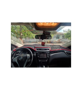 2015+ Modellerine Uygun Nissan Qashqai Torpido Koruma Halısı Siyah Kenar Renk Kırmızı
