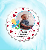 Kişiye Özel Erkek Bebek Resimli İsimli Kalpli Emzikli Kapak Magnet Açacak