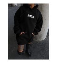 Uzun Kol Kapşonlu Göğüs Baskılı SweatShirt - Siyah