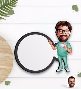 BK Gift Kişiye Özel Erkek Cerrah Karikatürlü Ahşap Bardak Altlığı-1