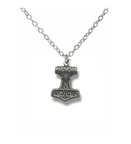 Kiss of Leather Thor’s Hammer (Mjölnir) Figürlü Unisex Kolye – 60 cm Zincirli, Viking Sembolü (Gümüş)