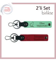 Kediye Aşık Tarza Uygun, Patili Desenli, İsme Özel Yazılı Deri Anahtarlık, Açık Yeşil-Kırmızı
