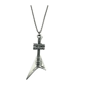 Marilyn Manson Elektro Gitar Kolye – Metal - 60 cm Zincir - Rock Aksesuar (Gümüş)
