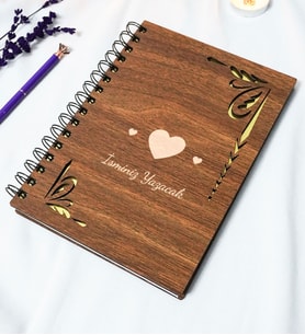 Kişiye Özel Kalp Desenli Ahşap Kapaklı Defter - Ajanda - İsme Özel - A5 60 Yaprak (120 SAYFA) Hediyelik (Gold)
