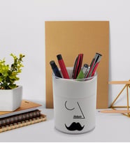 BK Gift Kişiye Özel Picasso Erkek Figür Tasarımlı Beyaz Akrilik Kalemlik - Model 1