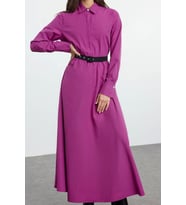 Moda Stil Regular Gömlek Yaka Uzun Tesettür Kemer Detaylı Dokuma Elbise (Fuşya)