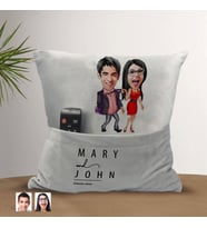 BK Gift Kişiye Özel Sevgililer Karikatür Tasarımlı Organizer Kumanda ve Atıştırmalık Cepli Gri Kırlent Yastık-4 Arkadaşa Hediye, Cepli Yastık