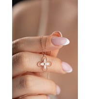 925 Ayar Gümüş Rose Kaplama Beyaz Taşlı 4 Yapraklı Yonca Kolye