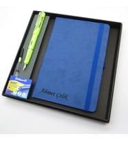 Signator® Codex  N303 Kişiye Özel Defterli Set - İsme Özel Yeşil Dolma Kalem + İsme Özel Mavi Defter + Yedek Kartuş İsme Özel Kutusunda Hediyelik Set (Karışık)