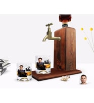 BK Gift Kişiye Özel Renkli Baskılı Godfather Baba Karikatürlü İkili Viski Bardağı ve Ahşap Viski Standı Hediye Seti-9 (Model 1)