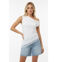 Kadın Kayık Yaka Asimetrik Kesim Dantel Detay Tasarım Slim Fit Modal Bluz 26001 (Ekru)
