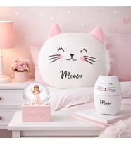 Kedi Temalı Hediye Seti – Peluş Kedi Yastık + Buhar Makinesi Nemlendirici + Melek Figürlü Kar Küresi  Dekoratif Hediye Seti