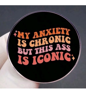 MY ANXIETY IS CHRONIC BUT THIS ASS IS ICONIC Yazılı Broş