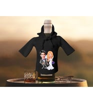 BK Gift Kişiye Özel Sevgililer Karikatürlü Mini Siyah İçki Şişesi Tişörtü , Ev Bar Dekoru, Viski, Şarap, Votka, Rakı Şişesi Tişörtü, Ev Barı-6