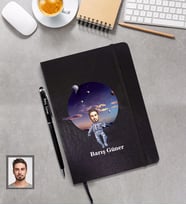 Kişiye Özel Uzay Karikatürlü Siyah Defter Kalem Hediye Seti Bay-3