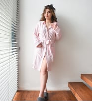 Kadife Niki Kumaş Sabahlık Kadın – Şık, Yumuşak ve Lüks Tasarım (Toz Pembe)