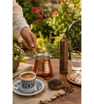 2 Kişilik Bakır Cezve ve Kahve Baharat Değirmeni Seti Dövme Bakır El Yapımı