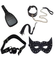 Siyah Fantazi Boyun Tasması Deri Kırbaç Deri Şaplak Deri Ağız Topu Deri Göz Maskesi + Erotik Masaj Yağı(Black Fancy Neck Collar Fancy Leather Whip Fancy Leather Spanking Fancy Leather Mouth Ball Fancy Leather Eye Mask + Erotic Massage Oil)