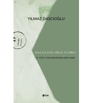 Dalgalı Suda Gölge Ve Suret