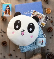 Kişiye Özel Karikatürlü Cute But Pisces Balık Burcu Hediye Kutusu - Kişiye Özel T Pastel Kupa, Peluş Yastık, Fotoğraf 1 Adet Doğum Günü Hediyesi