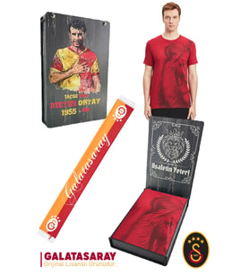 Galatasaray Orijinal Lisanslı Aslan Baskılı T-Shirt + Şal Kaşkol Set Hediyelik Ahşap Kutulu (Kırmızı)