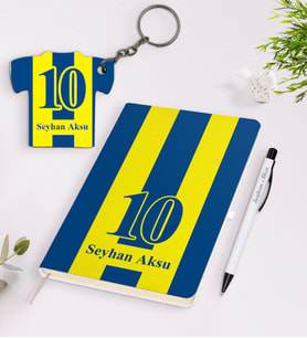 BK Gift Kişiye Özel Sarı-Lacivert Tasarımlı Defter Kalem ve Formalı Ahşap Anahtarlık Seti