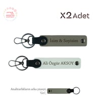 Öğretmene Anlamlı Armağan, İsim & Soyisim Kişiselleştirilmiş 2’li Anahtarlık, Kül Gri-Beyaz-Gri