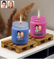 BK Gift Kişiye Özel DTF Karikatürlü 2’li Mavi ve Pembe Renkli Cam Kavanozda Kokulu Mum-1, Arkadaşa Hediye, Sevgiliye Hediye