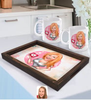 BK Gift Kişiye Özel Kadın Youtuber Karikatürlü Doğal Ahşap Tepsi ve 2’li Kupa Bardak Seti-2