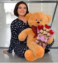 Sevgiliye Hediye 90 cm Papyonlu Peluş Ayıcık ve Kalpli Kahve Ayıcık Buketi (Kahverengi)