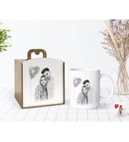 BK Gift Kişiye Özel Ahşap Kutuda Karakalem Tasarımlı Beyaz Kupa Bardak-2