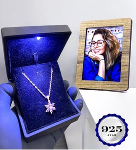 Kişiye Özel Fotoğraflı 925 Ayar Gümüş Gerçek Ametist Taşlı Lotus Kolye - Premium Işıklı Kutusunda
