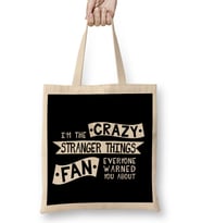 The Crazy Stranger Things Fan Everyone Warned You About Bez Çanta Uzun Saplı