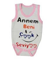 Kız Bebek Beyaz Pembe Biyeli Annem Beni Seviyor Yazılı Askılı Zıbın